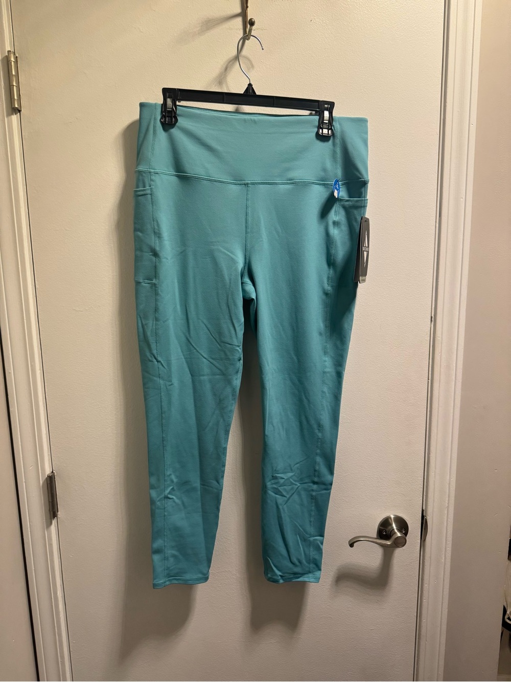 *Woman’s teal Sketchers Go Walk Leggings